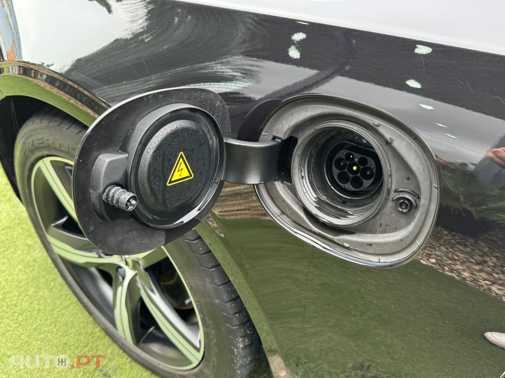 Volvo V90 2.0 T8 PHEV R-Design AWD