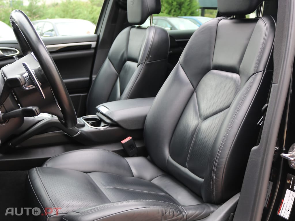Porsche Cayenne Platinum Edition — fotografia 34