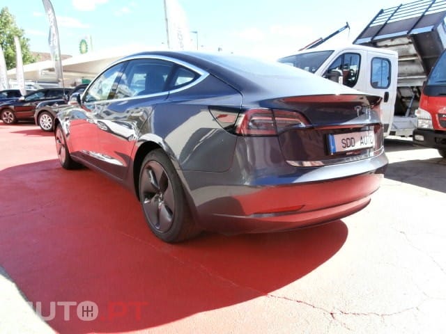 Tesla Model 3 Standard Range Plus RWD