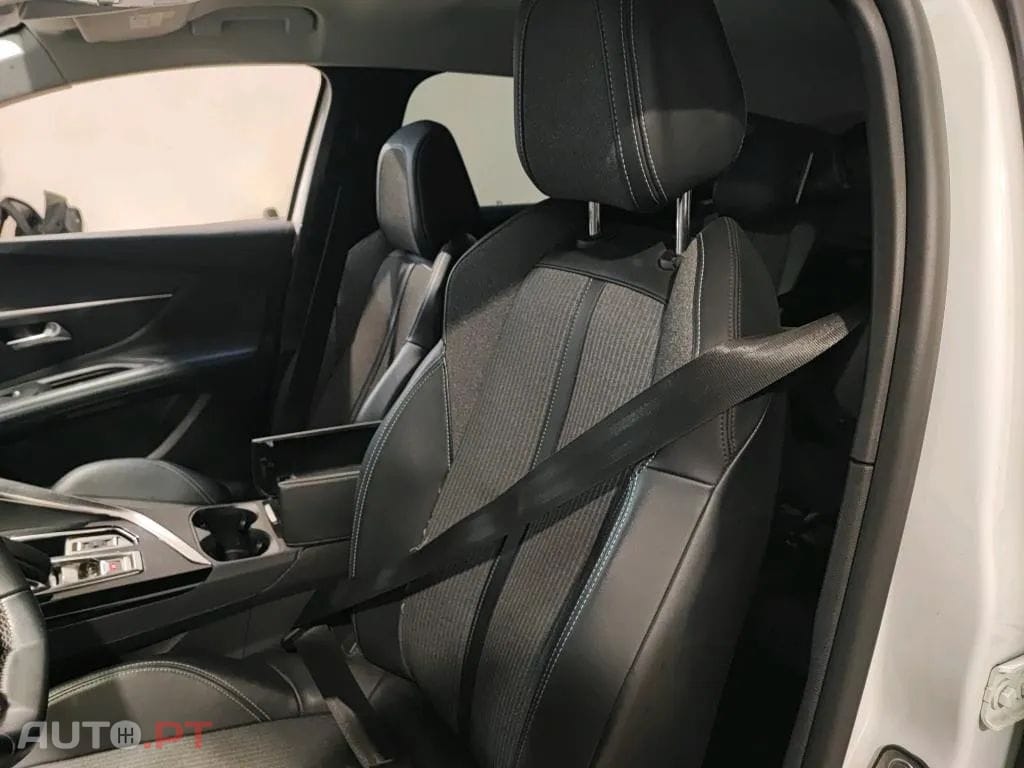 Peugeot 3008 1.6 Hybrid Allure e-EAT8