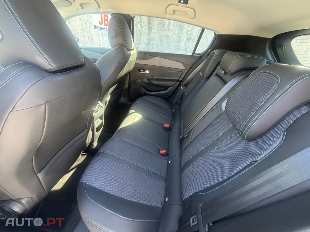 Peugeot 308 1.2 PureTech Allure EAT8