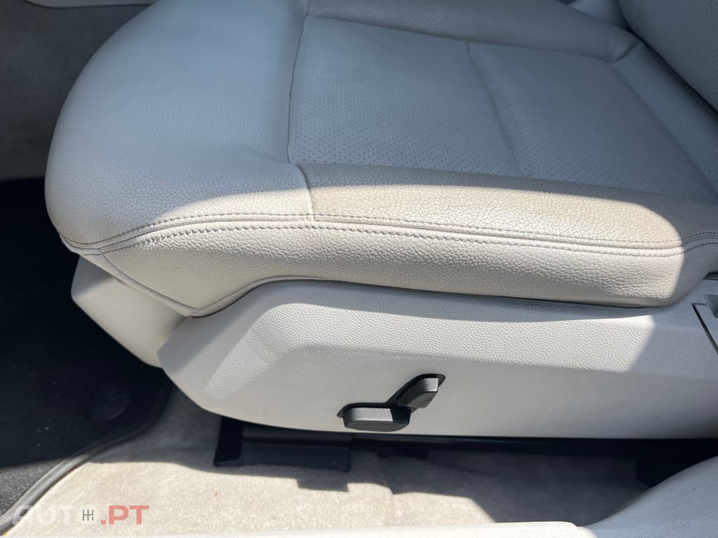 Mercedes-Benz E 300 BlueTEC Hybrid Avantgarde