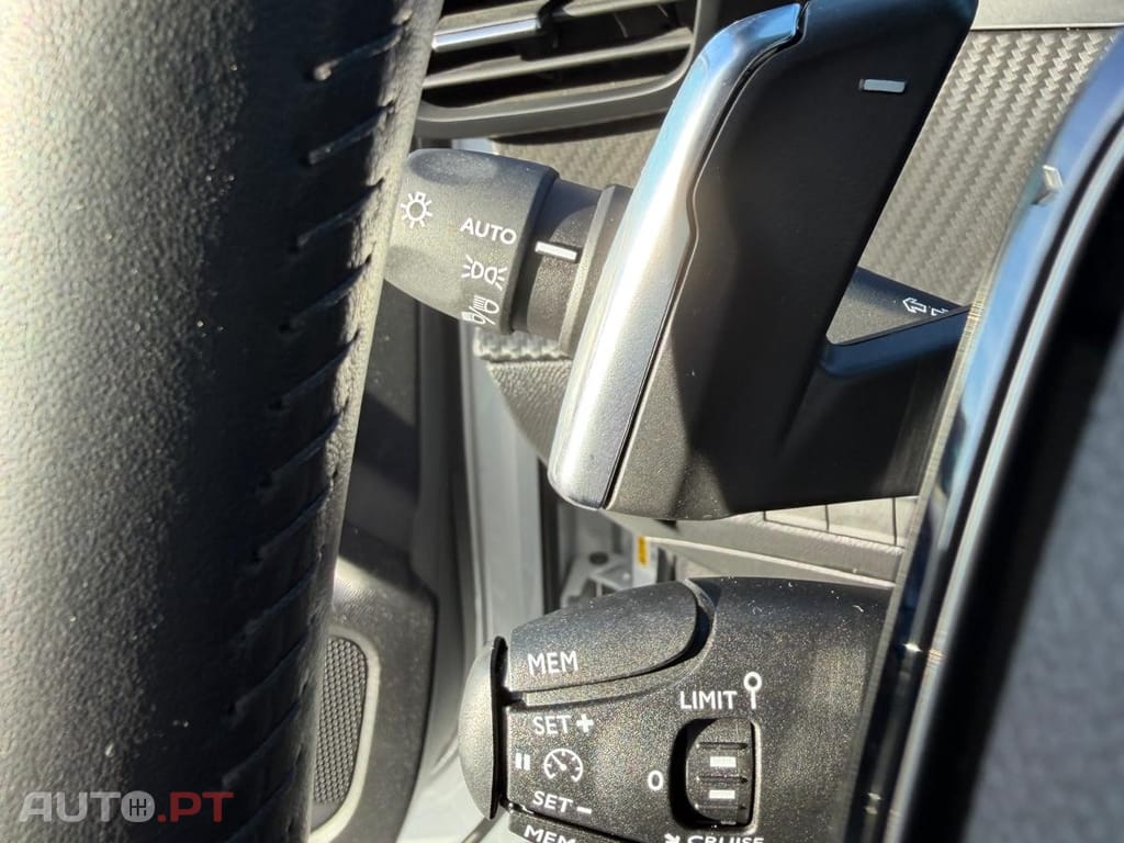 Peugeot 2008 1.2 Hybrid Allure e-DCS6