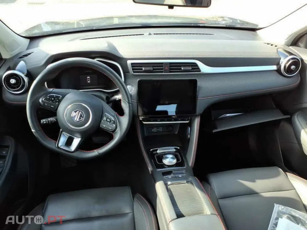 MG ZS Standard Luxury