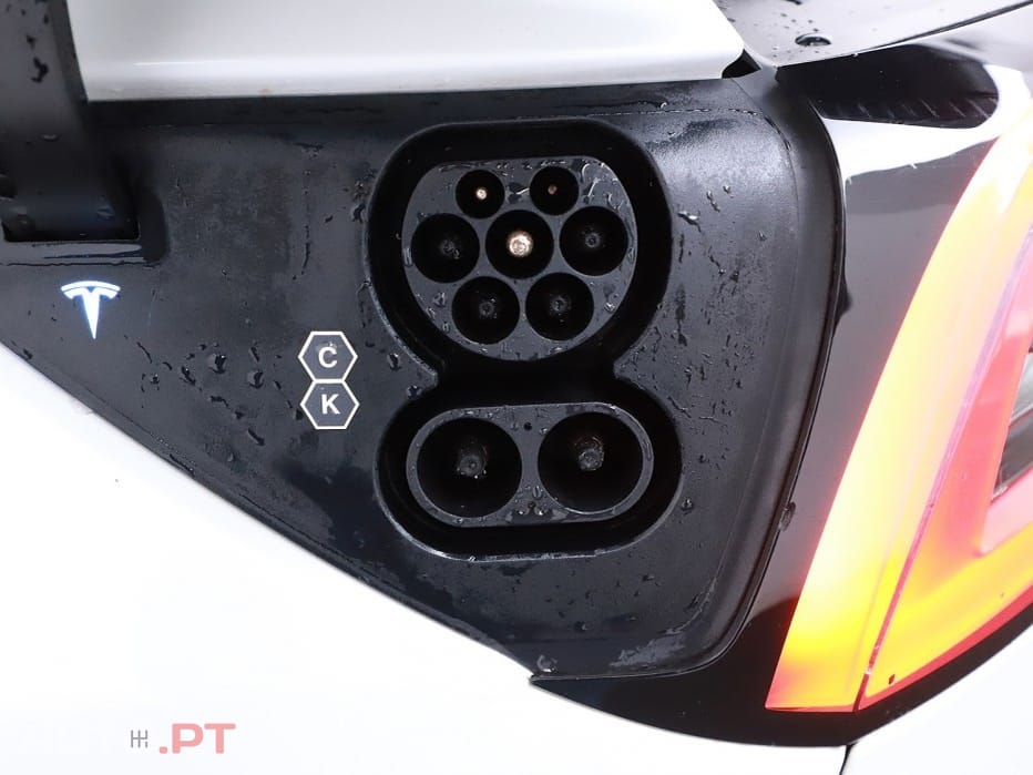Tesla Model Y Long-Range RWD