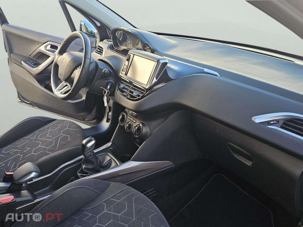 Peugeot 2008 1.2 PureTech Shine Style