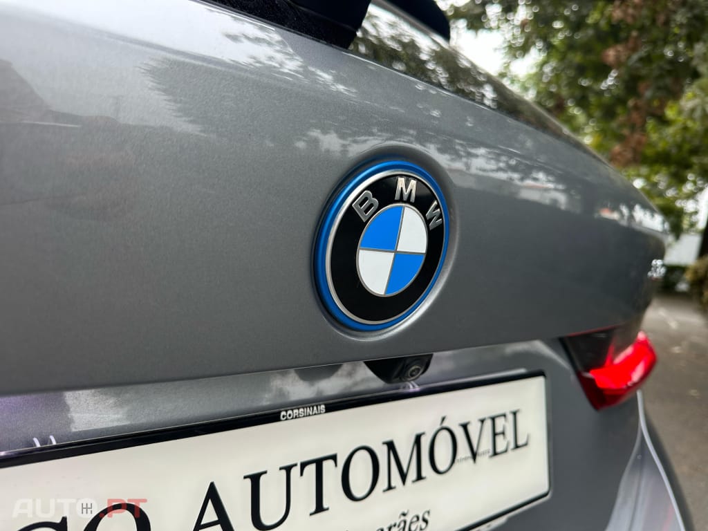 BMW 330 e Touring Pack Desportivo M Auto