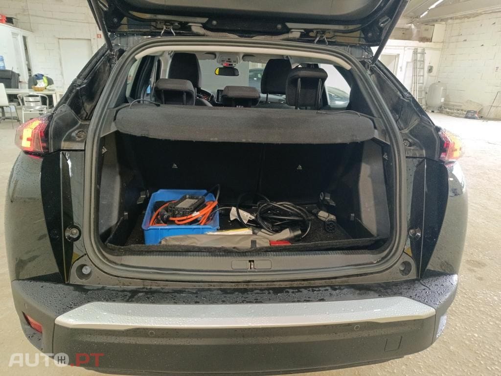 Peugeot E-2008 50 kWh Active Pack