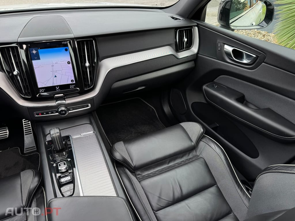 Volvo XC60 2.0 T6 PHEV R-Design AWD