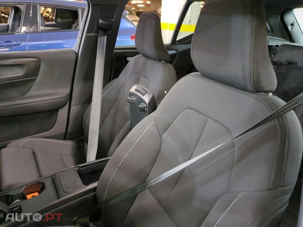 Volvo EX40 82 kWh Single Motor Extended Range Black Edition