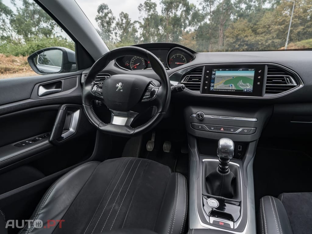 Peugeot 308 1.2 PureTech Allure J17