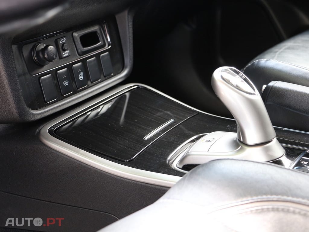 Mitsubishi Outlander 2.0 MIVEC Instyle Navi+
