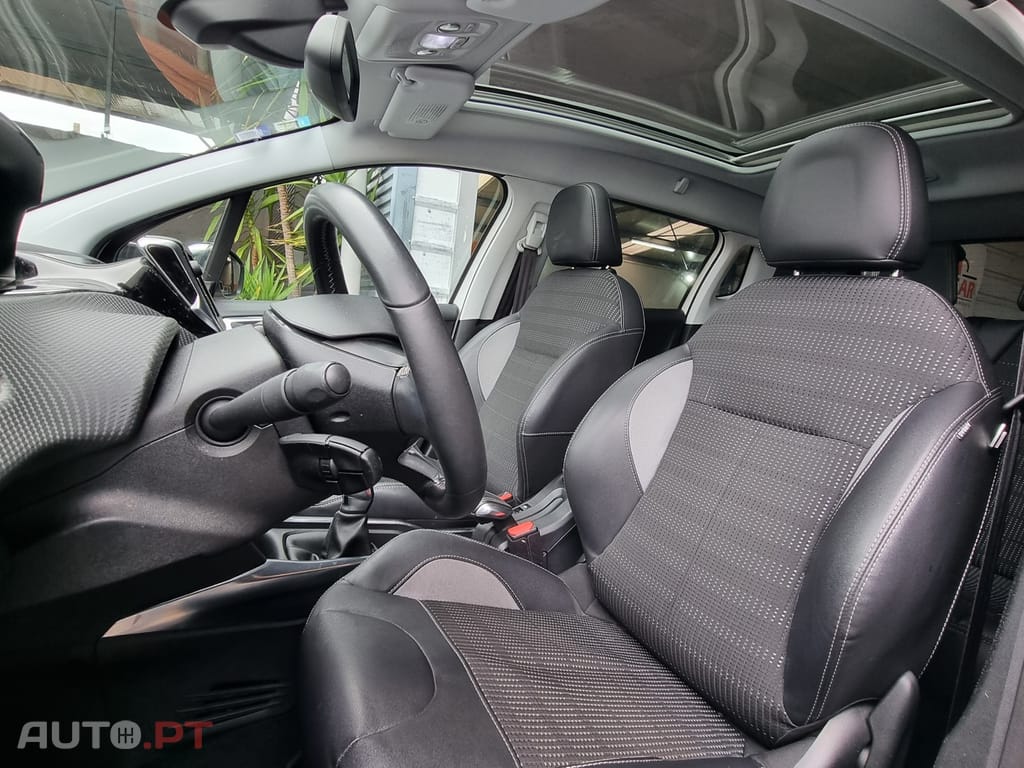 Peugeot 2008 1.2 PureTech Style