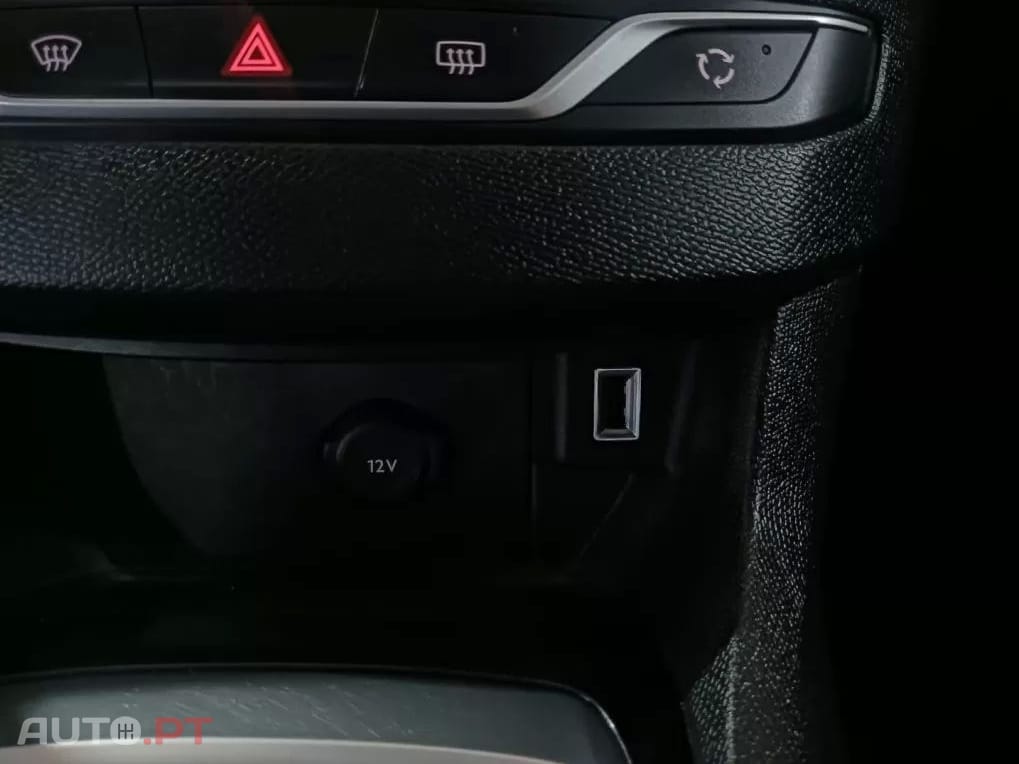 Peugeot 308 1.2 PureTech Active J17