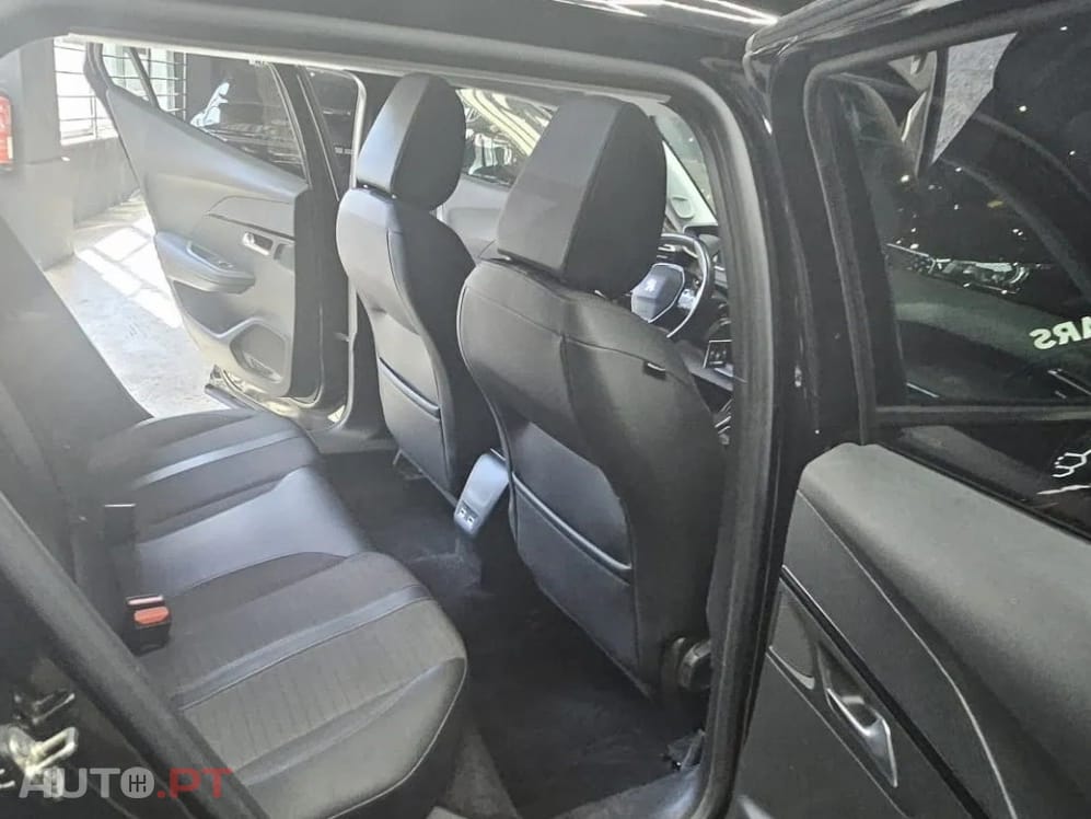 Peugeot E-2008 50 kWh Allure Pack
