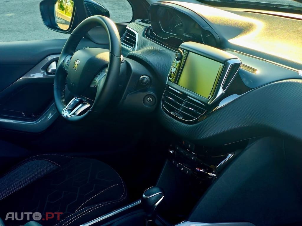 Peugeot 2008 1.2 PureTech Allure EAT6