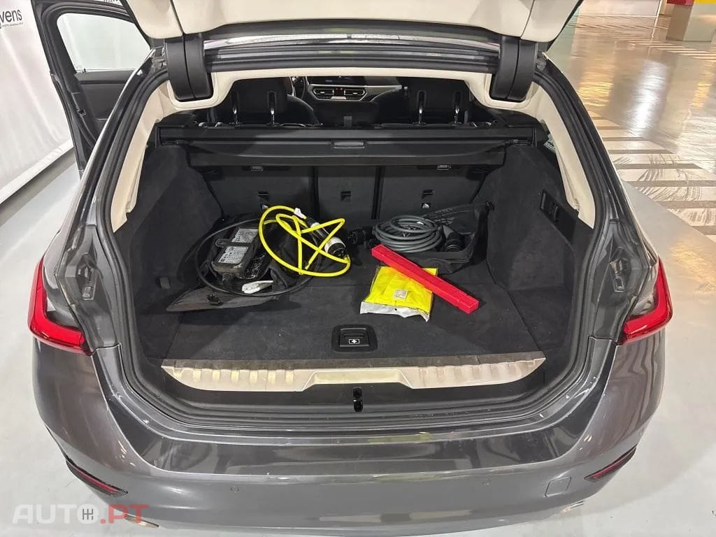 BMW 330 e Touring Corporate Edition Auto