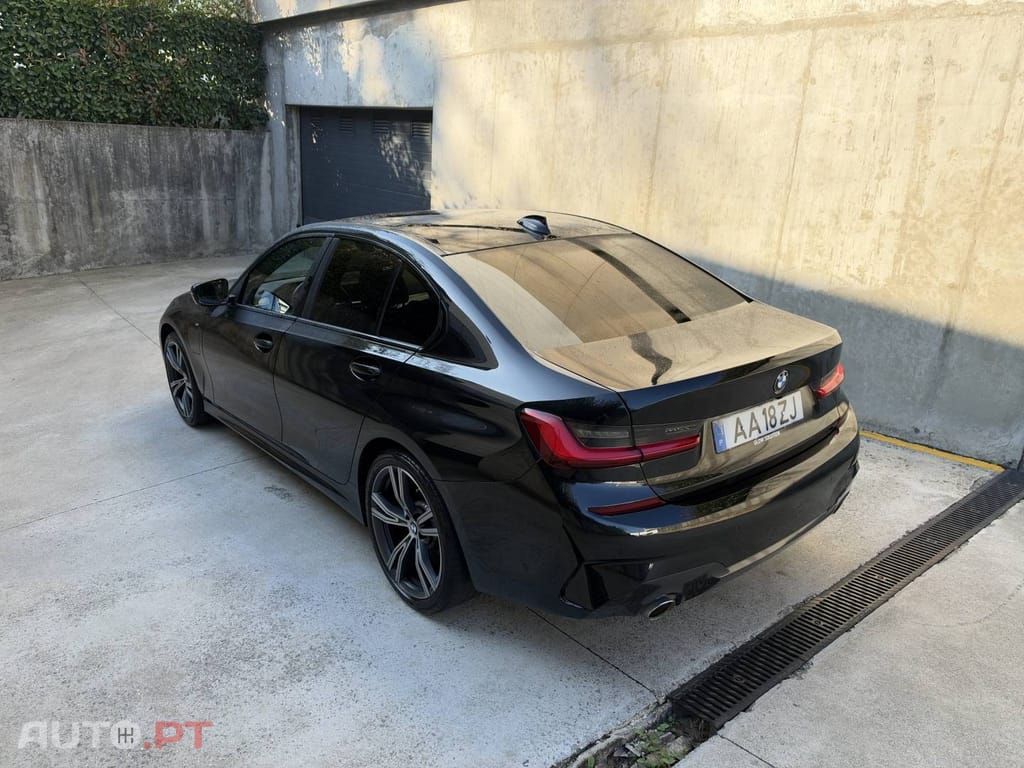 BMW 330 e Pack Desportivo M Pro Auto