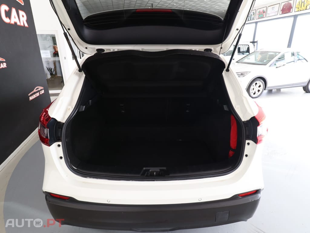Nissan Qashqai 1.5 dCi N-Connecta J18