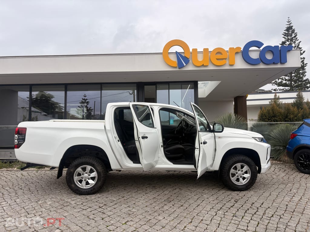 Mitsubishi L200 2.3 DI-D CD Invite Strakar Look 4WD