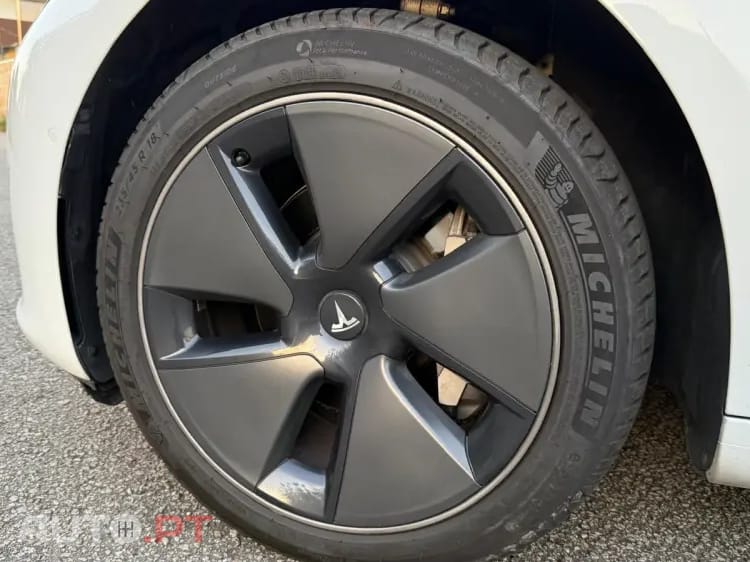 Tesla Model 3 Standard Range Plus RWD