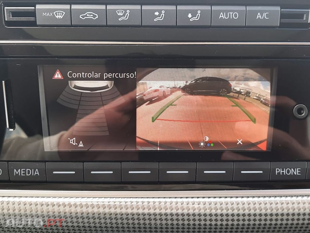 Volkswagen e-Up Entry