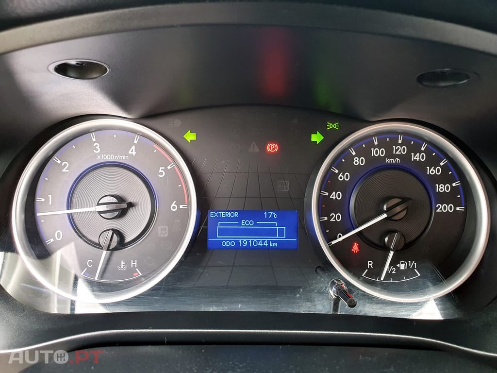 Toyota Hilux 2.4 D-4D 4WD CD CM