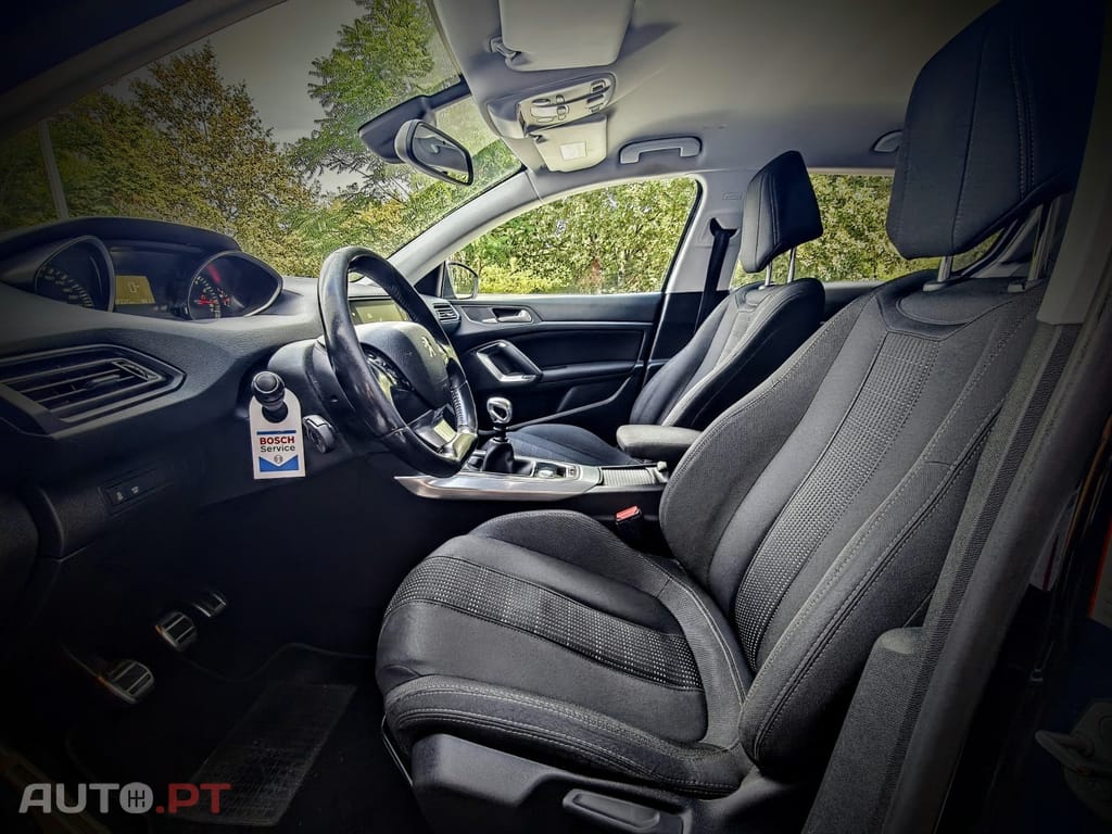 Peugeot 308 1.2 PureTech Allure Full LED