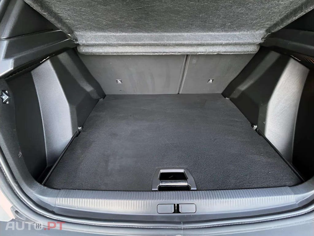 Peugeot E-2008 50 kWh Allure Pack