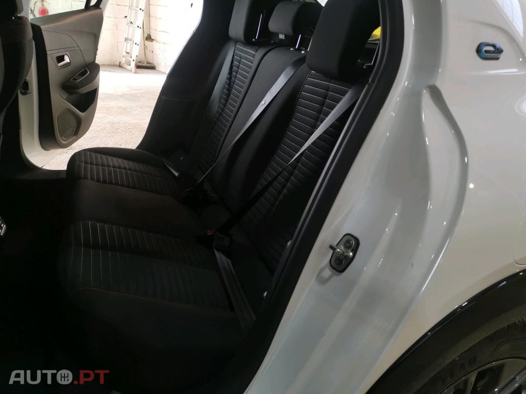 Peugeot E-208 50 kWh Active Pack