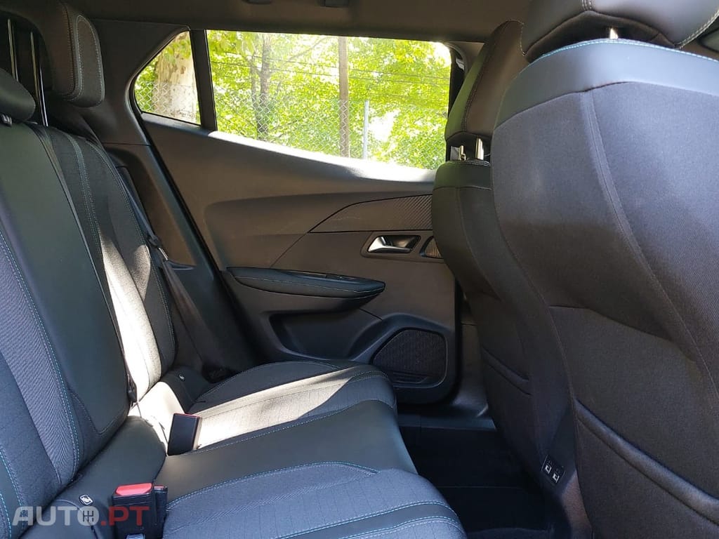 Peugeot E-2008 50 kWh Allure