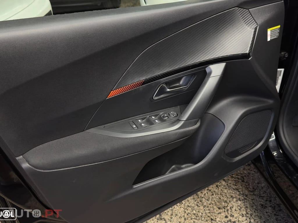Peugeot E-2008 Active