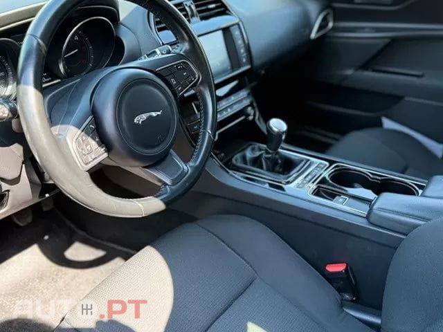 Jaguar XE 2.0 D Prestige