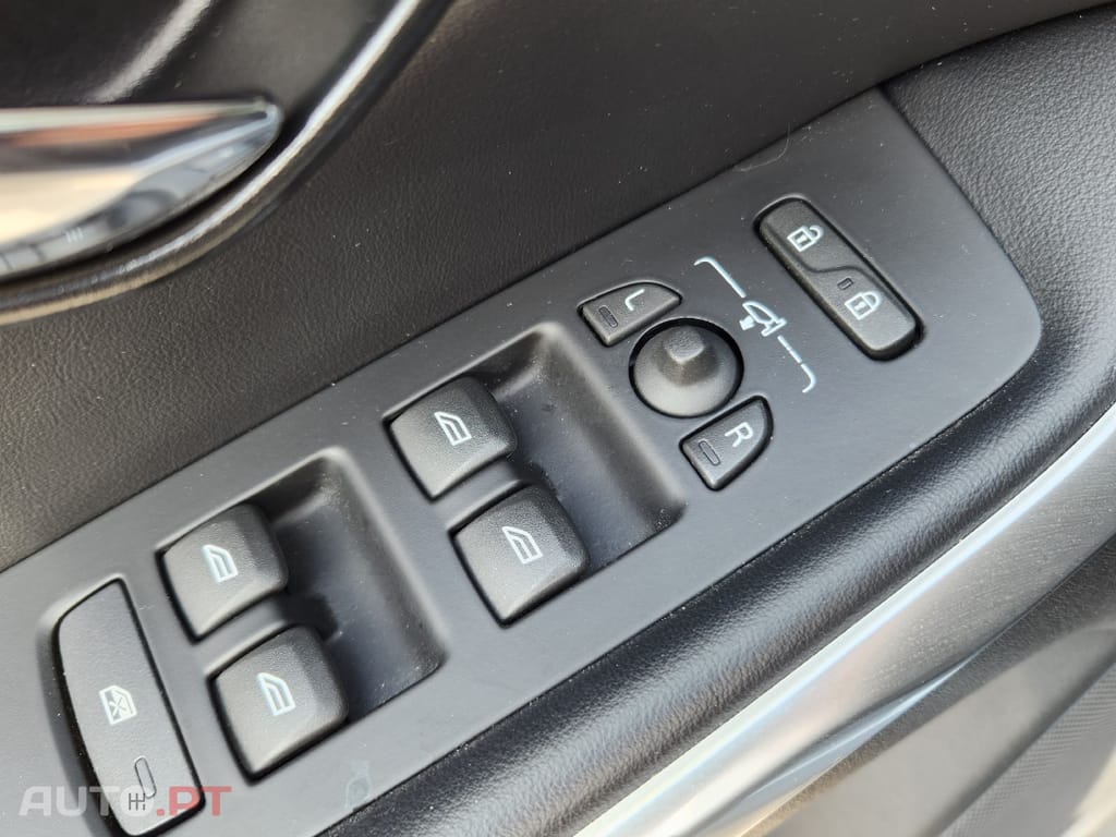 Volvo V40 2.0 D3 R-Design