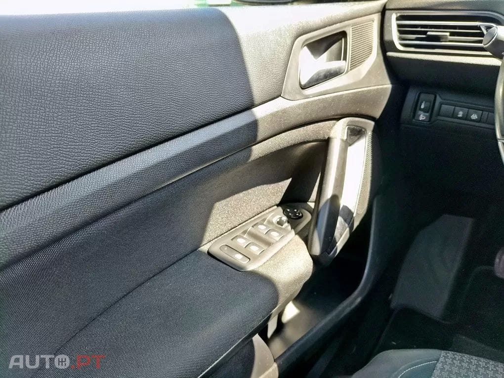 Peugeot 308 SW 1.6 BlueHDi Style — fotografia 18