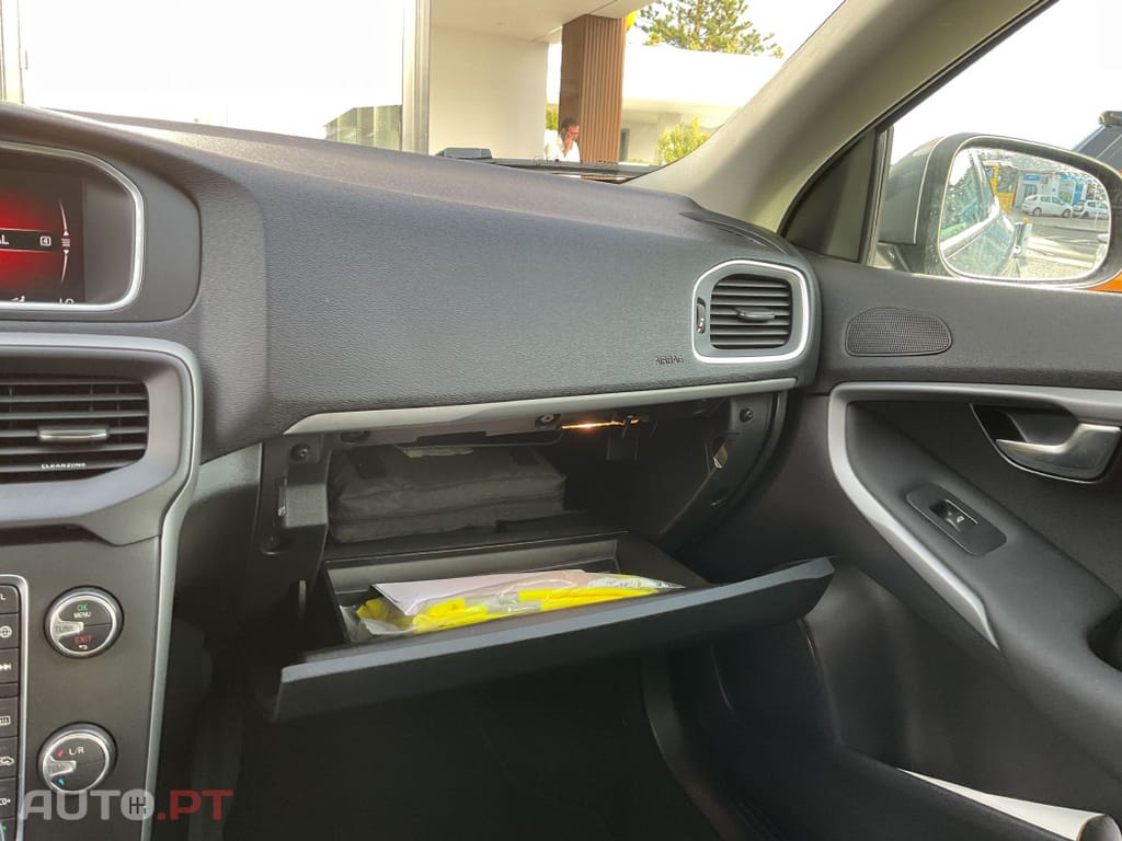 Volvo V40 2.0 D2 Momentum Geartronic