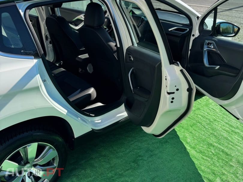 Peugeot 2008 1.2 PureTech Allure