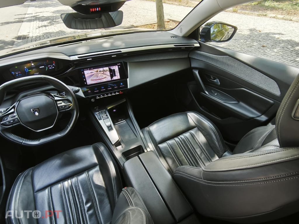 Peugeot 308 1.6 Hybrid Allure Pack e-EAT8 — fotografia 23