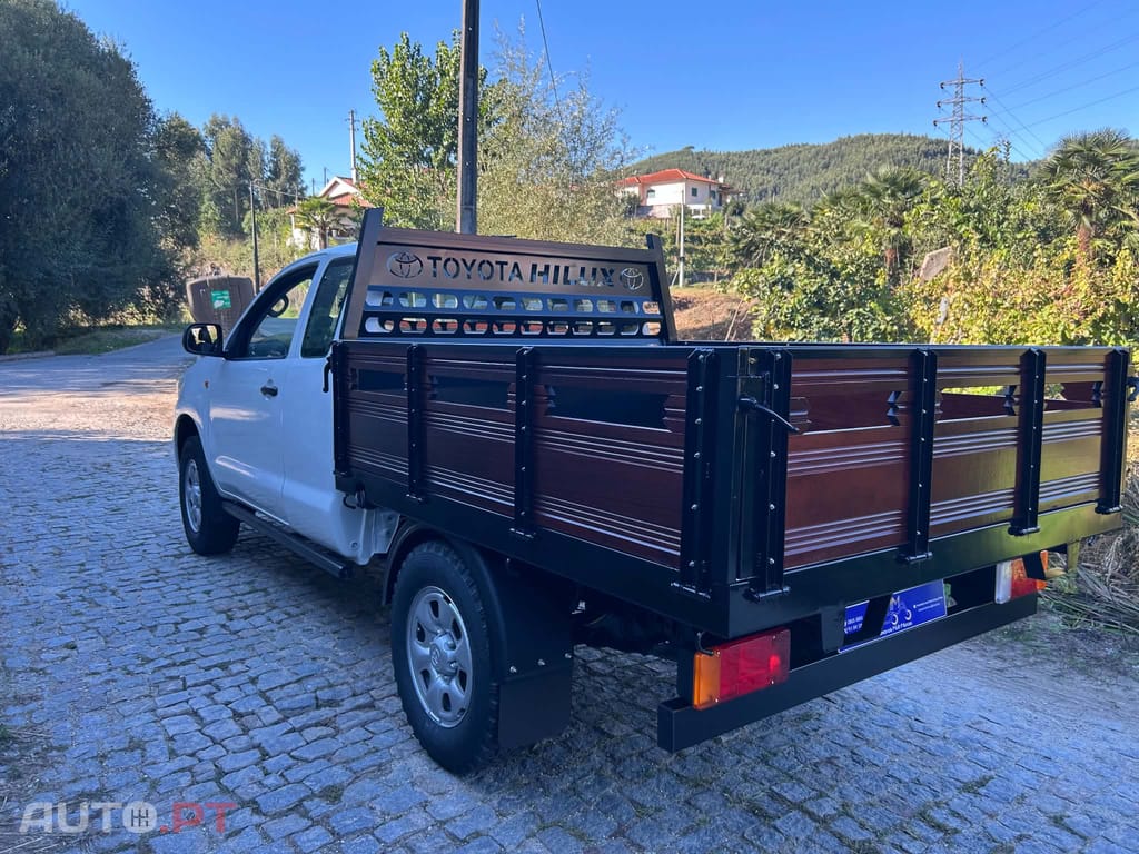 Toyota Hilux X-Cab 4x4 2.5D-4D 144cv