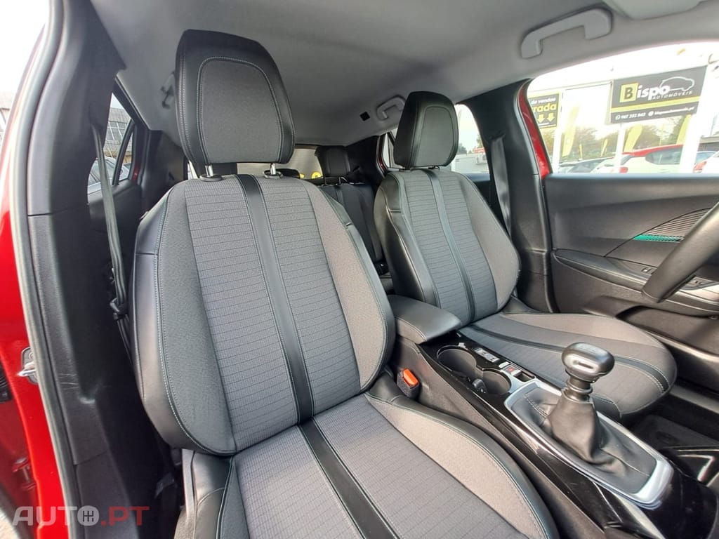 Peugeot 2008 PureTech 130 EAT8 GT