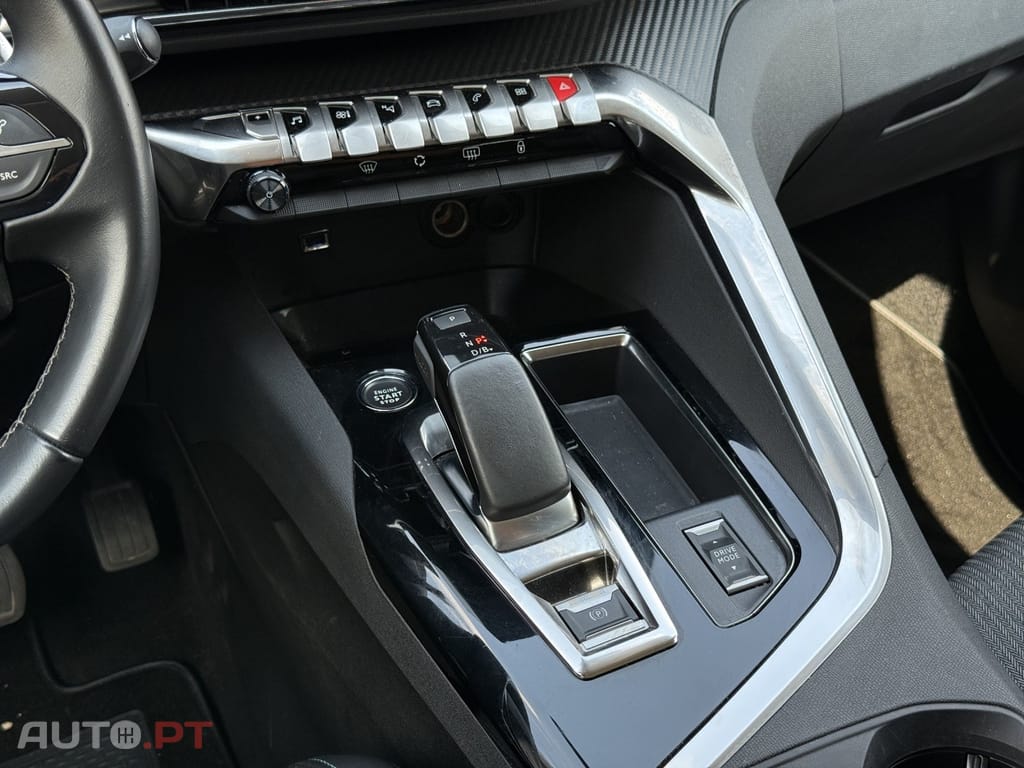Peugeot 3008 1.6 Hybrid Allure e-EAT8
