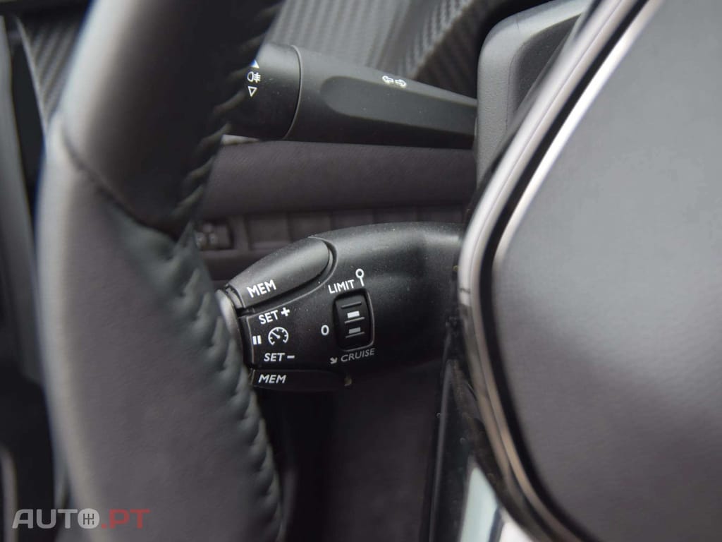 Peugeot E-2008 54 kWh Active EAT8