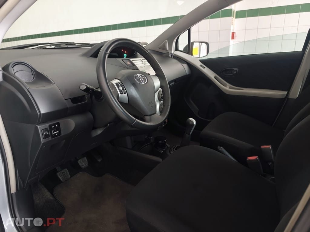 Toyota Yaris 1.0 VVT-i AC Manual