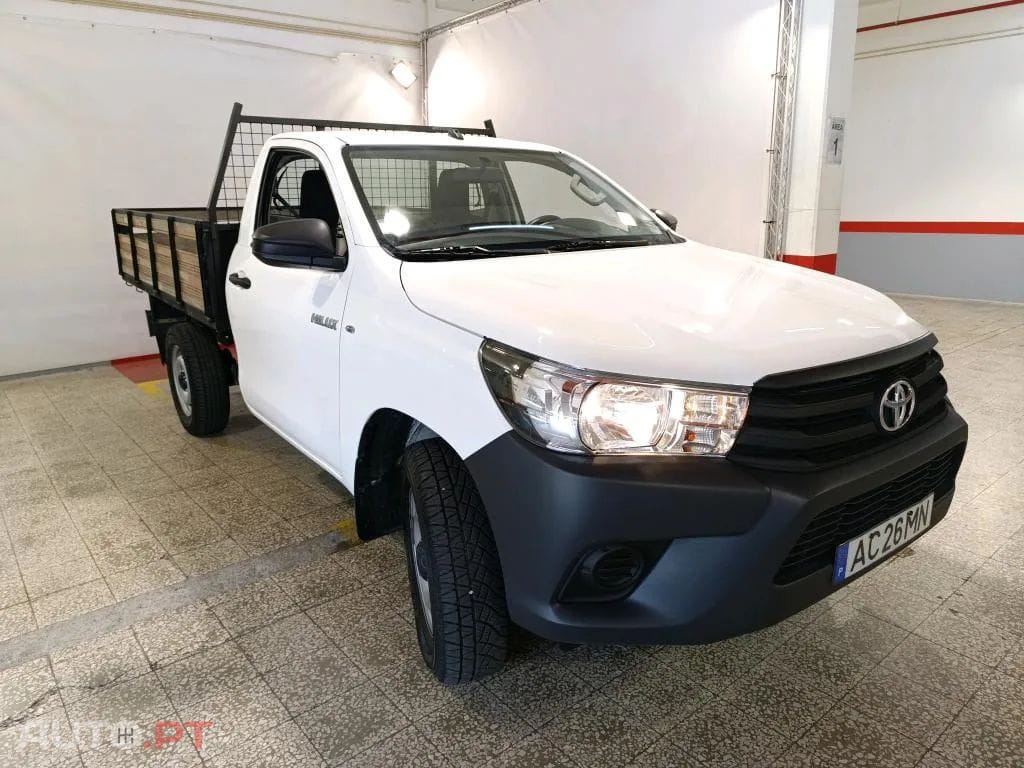 Toyota Hilux 2.4 D-4D 2WD CE