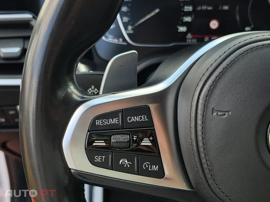 BMW 330 e Pack M Auto — fotografia 17