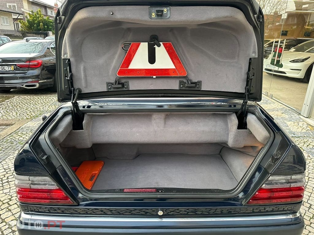 Mercedes-Benz 300 CE-24 Cabriolet