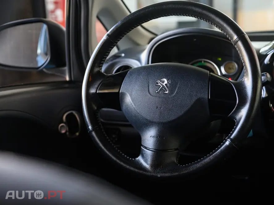 Peugeot iOn Active