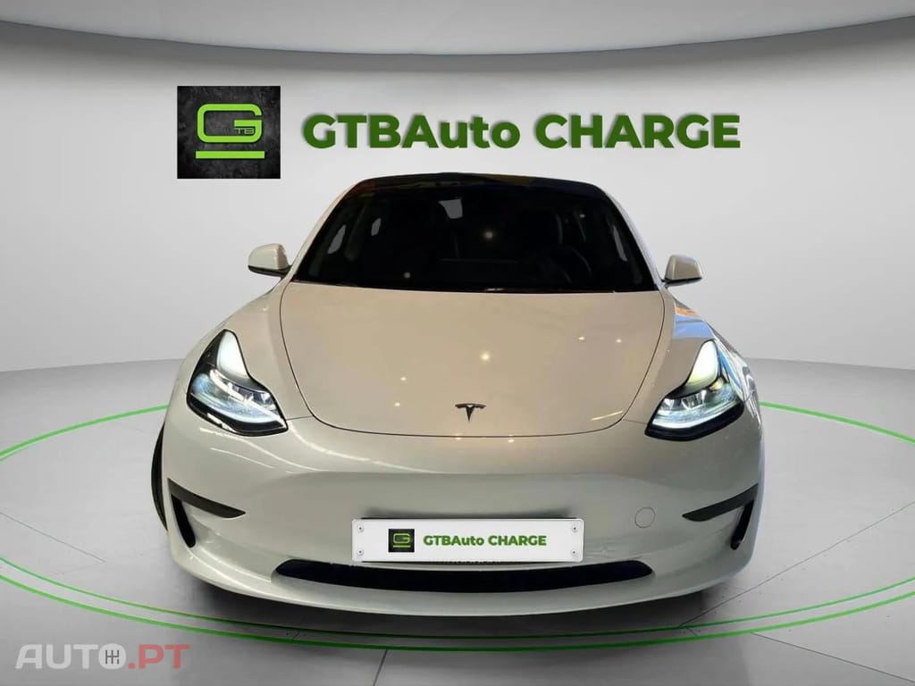 Tesla Model 3 Stander 