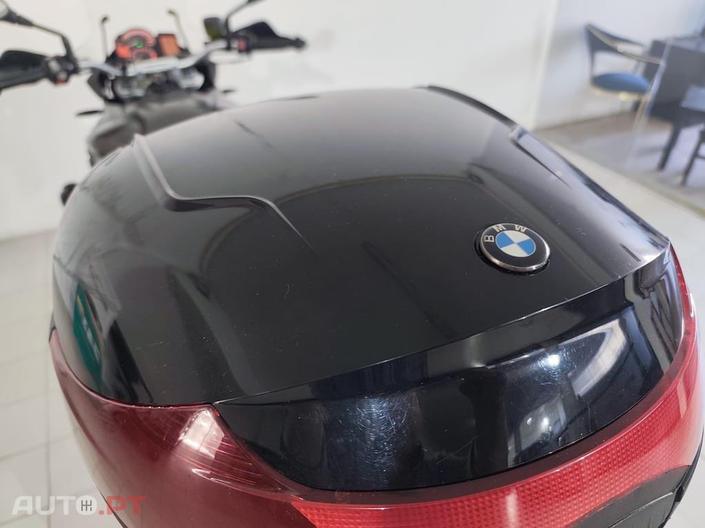 BMW F .