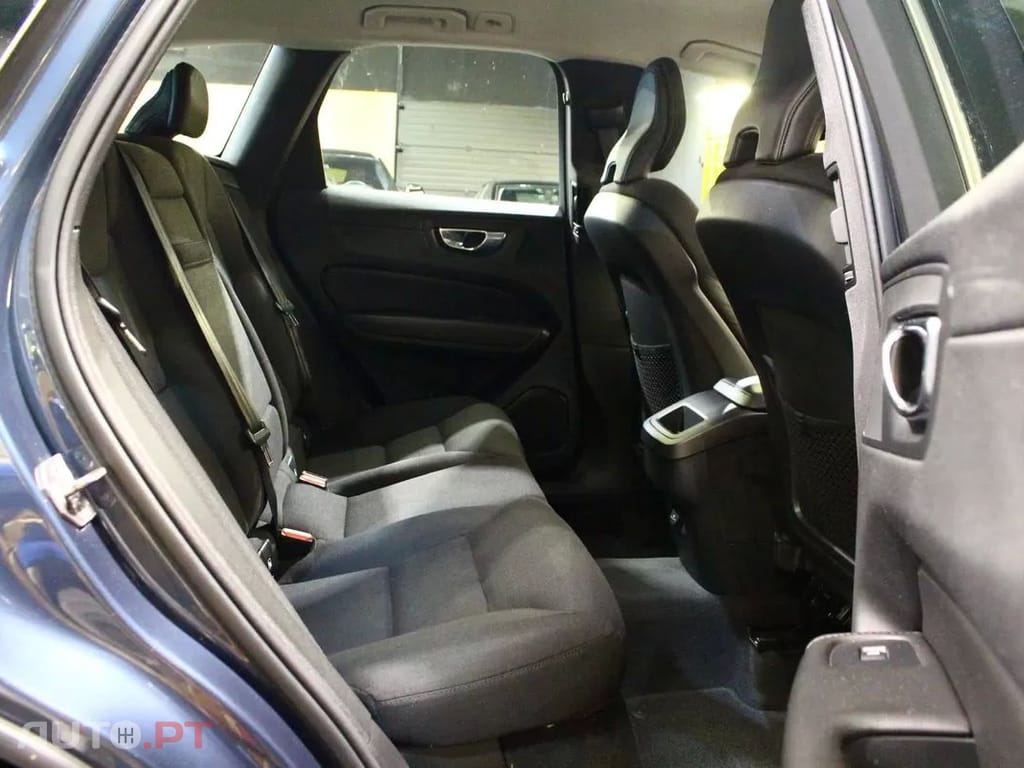 Volvo XC60 2.0 B4 Momentum Plus Geartronic